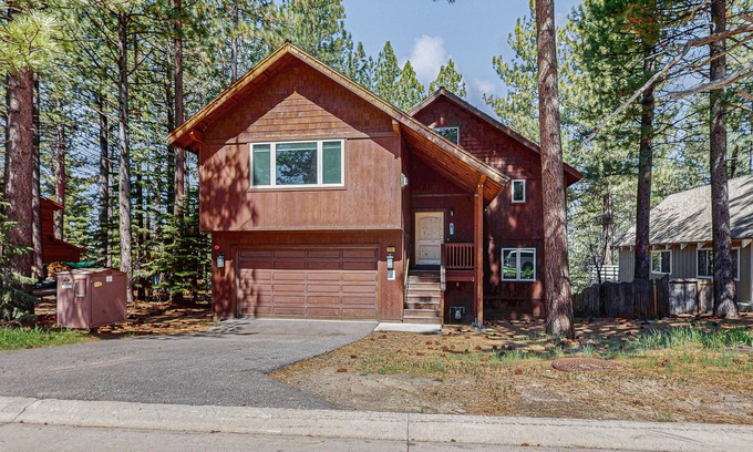 Pioneer Trail House | Mountain-view house near lake, beach, and historic casinos
