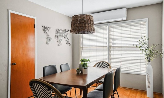 South Park House | New, 2br close to downtown