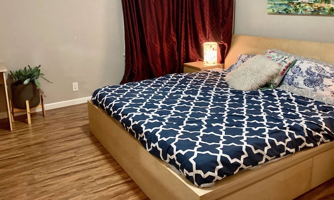 East Palo Alto House | *NEW* Beautiful and comfy home by Stanford, tech. Free parking, large backyard