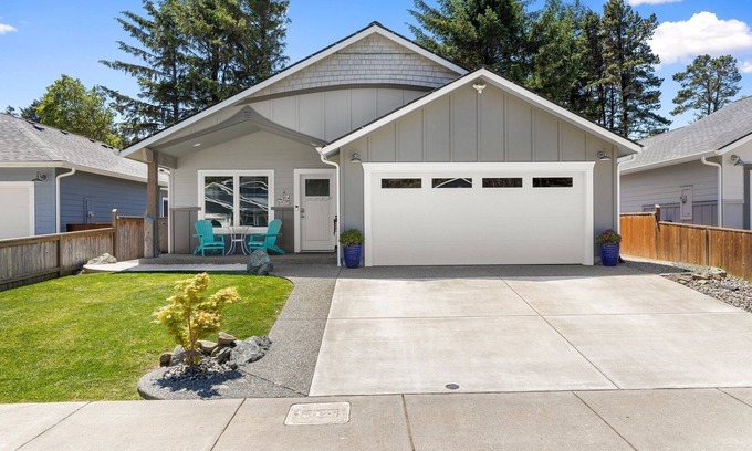 Crescent City North House | New home in a Quiet Cul-De-Sac near Ocean and State Park