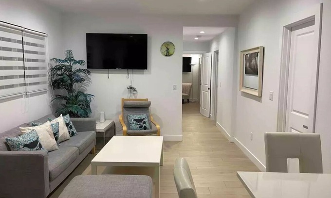 East Palo Alto House | New Renovated Bungalow 4B3B Near Stanford / Meta HQ