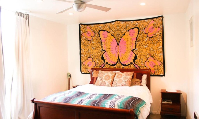 Venice Hostel | Ocean Front Vortex Female Hostel private rooms Free bikes