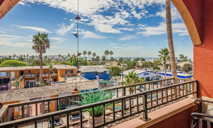 La Jolla Mesa Condo | Ocean Views Top Floor Condo