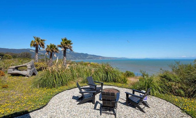 Bolinas House | Oceanfront Bolinas hide-a-way