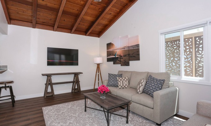 Crown Point Condo | One bedroom, new construction in Pacific Beach