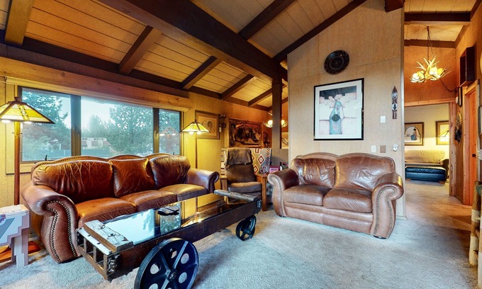 Mammoth Lakes Condo | Pet-Friendly Rustic, Gas Grill, Quiet Location, Pool & Tennis Courts On-site