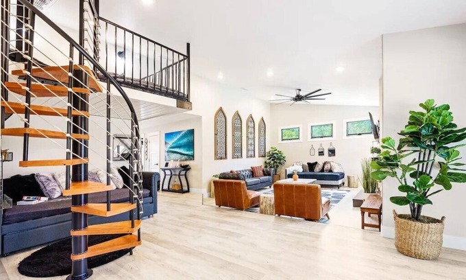 Spinnaker Hill House | Poppy Cottage with Spa, Modern Luxury