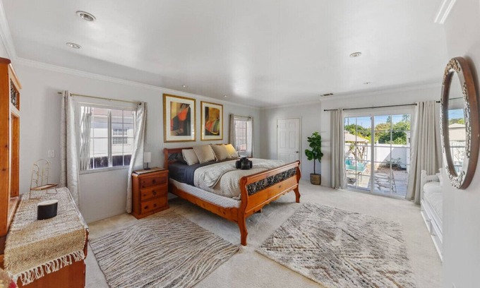 Sawtelle House | Prime Location: Beverly Hills, Santa Monica & UCLA