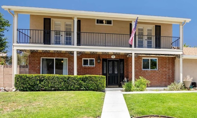 Thousand Oaks House | Relaxing Spacious Family Home in Thousand Oaks