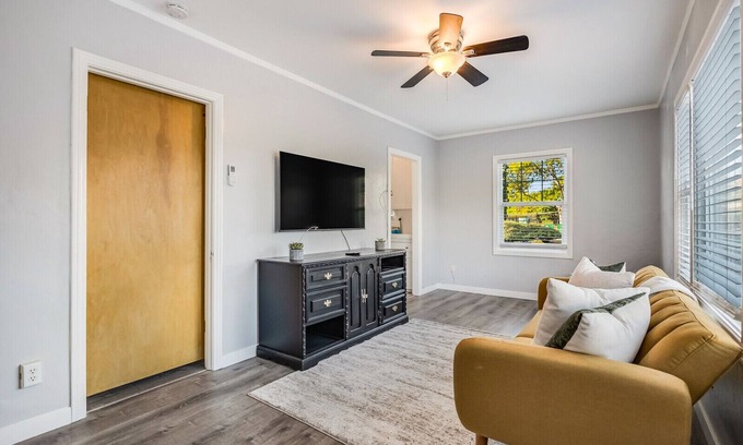Civic Core House | Remodeled 1bd Craftsman Bungalow