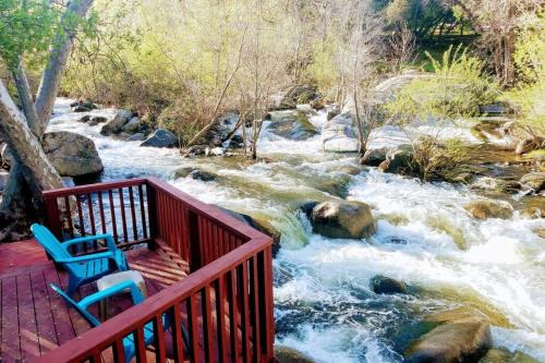 Three Rivers House | River Retreat Cabin in Three Rivers - near SNP