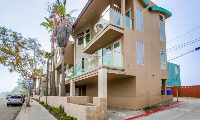San Diego House | Rooftop Deck with Stunning Ocean Views!