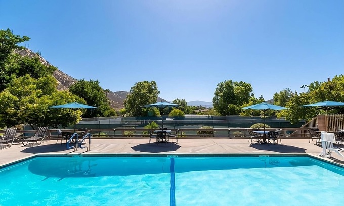 San Diego Country Estates Hotel | San Diego Country Retreat | Full Kitchen | Free Parking