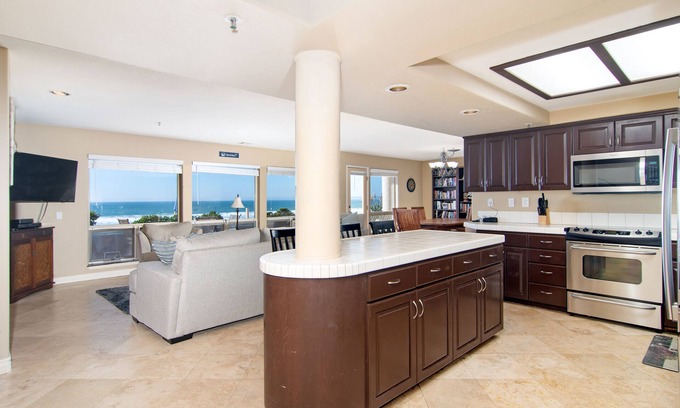 Imperial Beach Apartment | San Diego County Oceanfront 3 bedroom-heated pool/jacuzzi. Complex on the sand