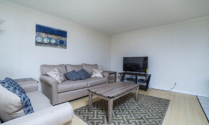 Sawtelle Apartment | Santa Monica, Central 2 bed apt w/ private parking