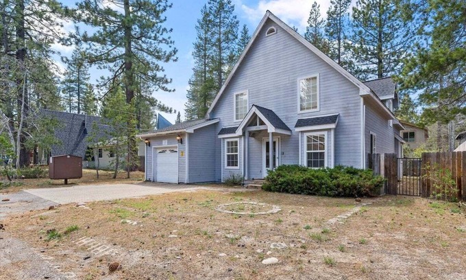 Tahoe Paradise House | Sierra Mountain Lodge-Hot Tub, Master Jacuzzi