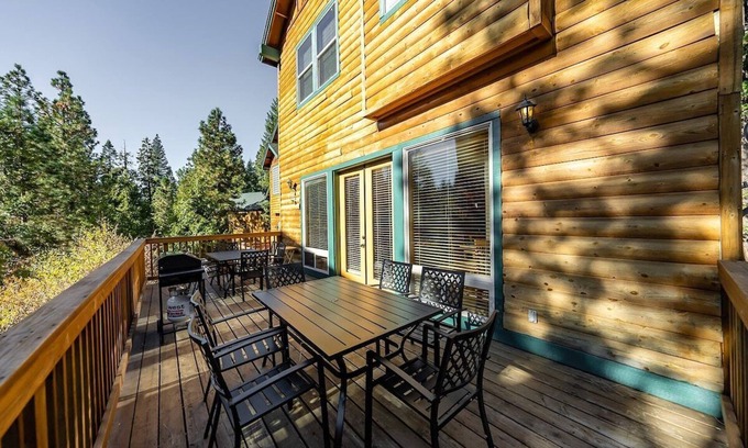 Shaver Lake Cabin | Sierra Pines Villa~5BR~Mins to Lake~Game Room