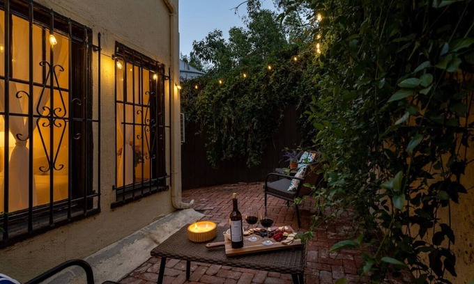 Silver Lake House | Silver Lake Sunshine: Walkscore 89 - close to EVERYTHING!