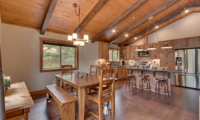 Lake Forest House | Skyland Jewel at Dollar Point - Luxury 3BR - Close to Lake