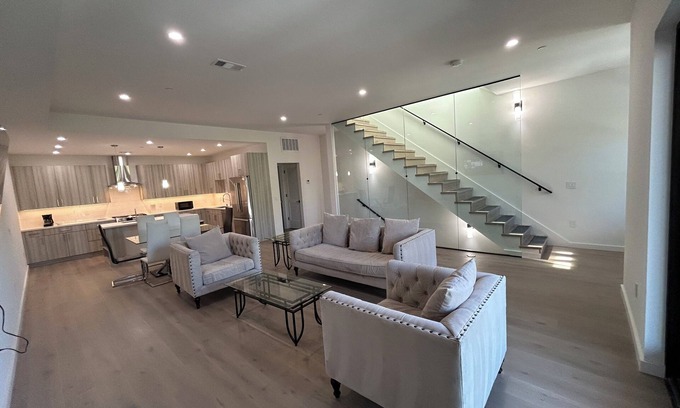 Redwood Oaks House | Spacious 4-bedroom sleek brand new townhome in the heart of Silicon Valley