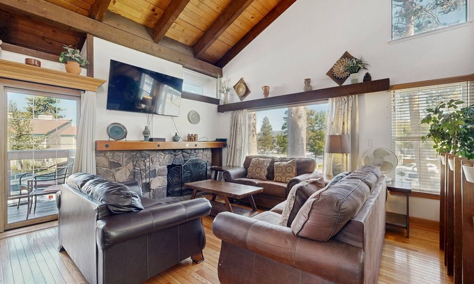 South Lake Tahoe House | Spacious condo with pool, close to beach & casinos