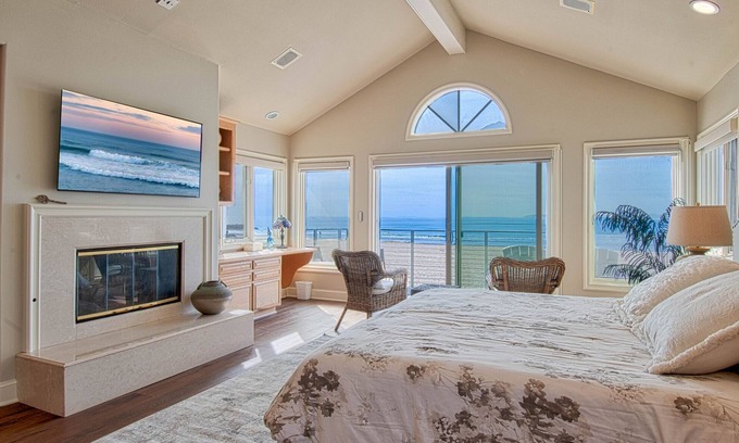 West Newport House | Spacious Oceanfront Single Family Home Located on the Boardwalk 1/2 Mile to the Newport Pier!
