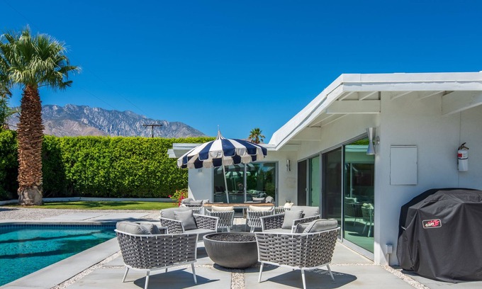 Desert Park Estates House | Spectacular 1,450 SF Midcentury Modern Home for Rent (Palm Springs)