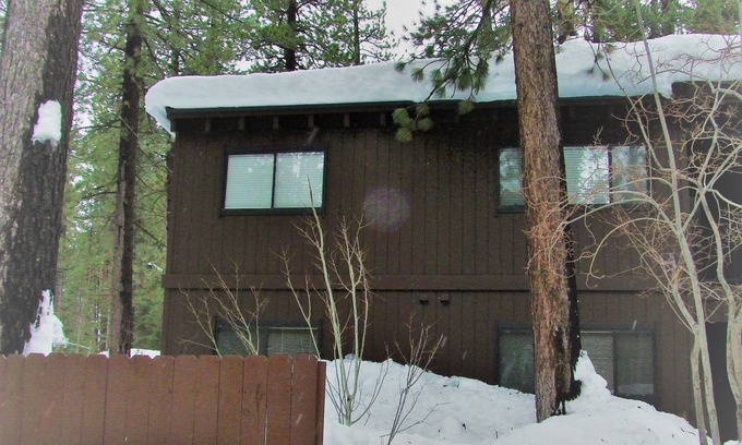 Lake Forest Condo | St. Francis Lakeside Classic Stay #1