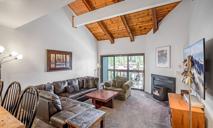 Mammoth Lakes House | Steps to Canyon Lodge! Luxurious Fully Updated, 2 Bedroom 2 Bath Condo W/Garage