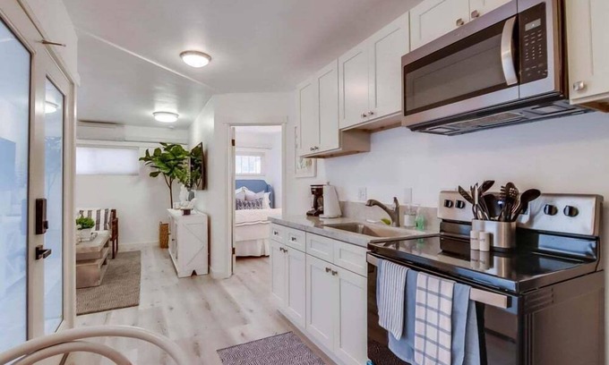 Central Mission Beach Apartment | Steps to Ocean & Bay * Remodeled * A/C