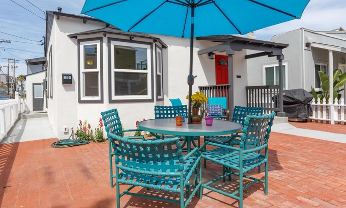 South Mission Beach House | Steps to the Sand - Beach Bungalow Getaway just steps from the Beach & Bay!