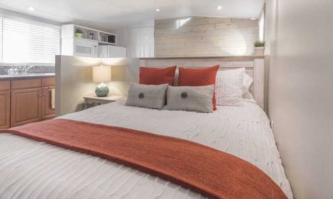 Mission Beach Apartment | Studio in Mission Beach, just steps to to the sand!