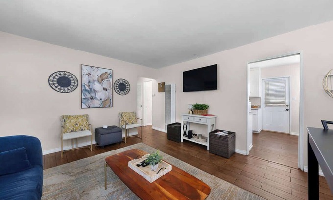 Crown Point Condo | Stylish PB Bungalow, just Blocks to the Beach