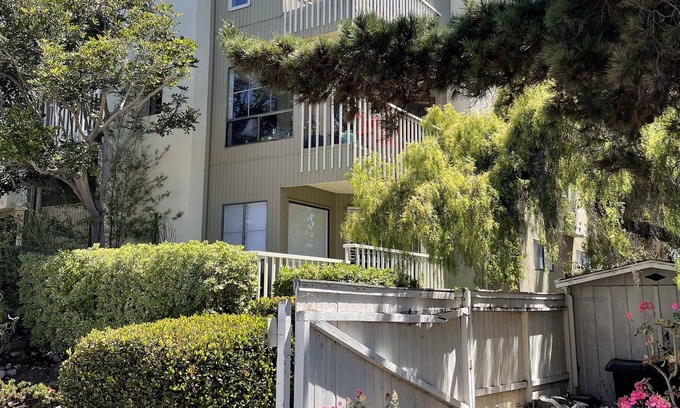 Hillcrest Condo | Sun-Filled Canyon Condo in Heart of Mission Hills