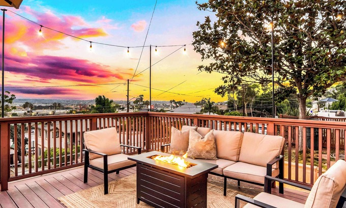 Middletown Apartment | Sunset Harbor Views from Deck! Walk to Restaurants