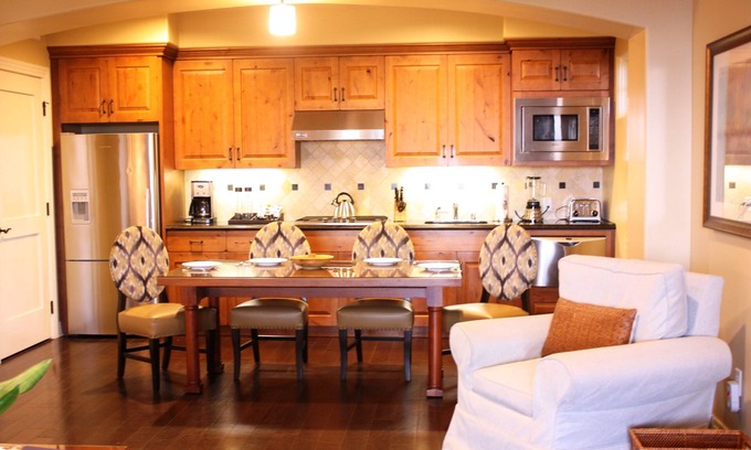 Rancho Palos Verdes Resort | Terranea Resort 2 bedroom/kitchen/living room suite