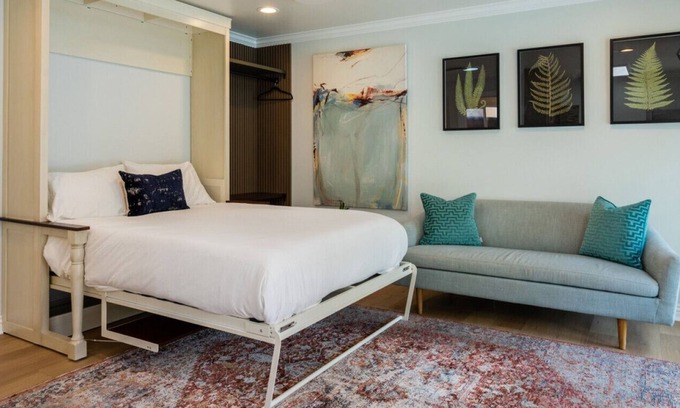 South Wrigley Condo | The Pool House