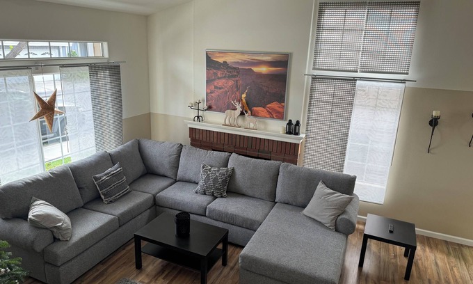 Tustin House | Two Bedroom single Family House in Tustin