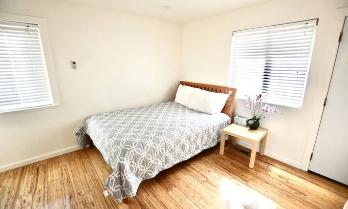 East Palo Alto Apartment | Upscale studio w/bath+kitchen. Stanford, Faceb00k, G00gle, Amaz0n