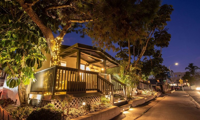 Hillcrest House | Urban Zen 2 - Luxury Remodel - Gr8 Deal- WOW!