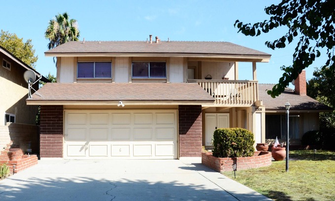 West Hills House | Valley Gem, luxurious 5 bedroom , 3 bath, sleeps 12