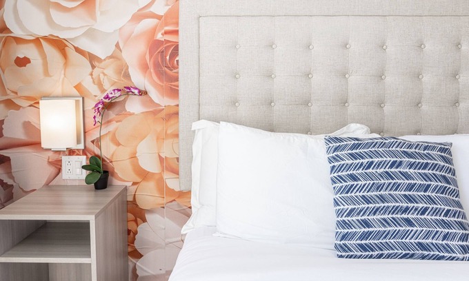 Mission Hills Apartment | Walk to All in Old Town. WiFi. Parking. Cable