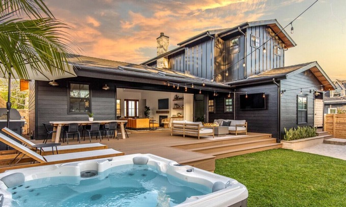 Leucadia House | Walk to Beach・Hot Tub・eBikes・Fire Pit・Espresso・BBQ