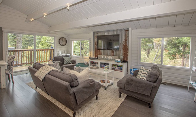 Tahoe Pines Cabin | West Shore Retreat: Bright, cheery 3 bedroom / 2 bath West Lake Tahoe cabin