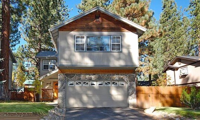 Montgomery Estates House | Wonderful Family Home Near Ski Resorts, Hiking, Biking - Private Hot Tub!-.