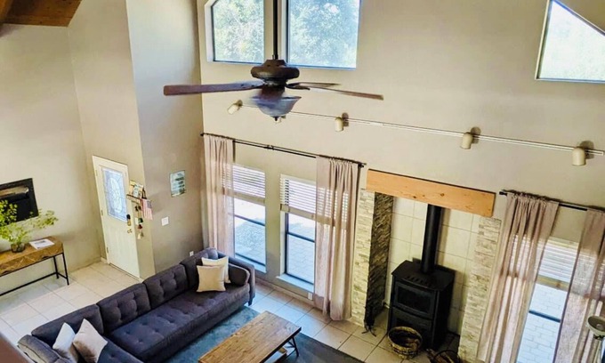Oakhurst House | Yosemite & Bass Lake! Spacious & Modern! Family & Pet Friendly! Fire Pit +1 acre
