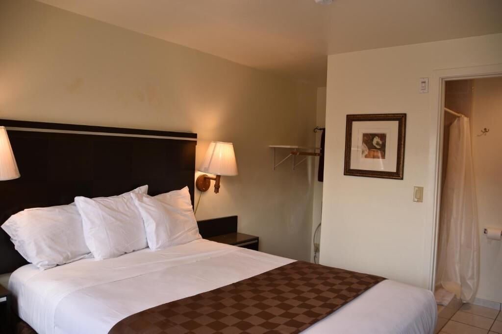 Lincoln Acres Hotel | Baycities Motel