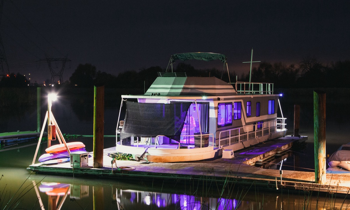 Birds Landing Boat Rental | Romantic Getaway with Sauna, fireplace and great seal watching