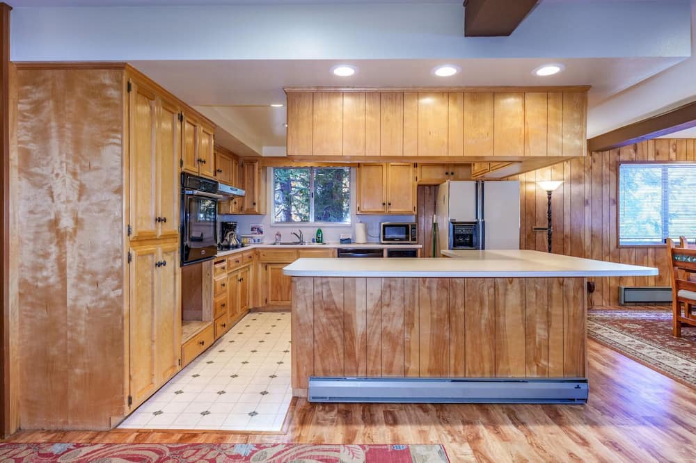 Yosemite West House | Hutchings Cabin & Apt.