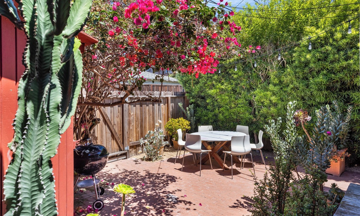 Venice House | Boho-Chic bungalow on highly desirable Venice walk street.